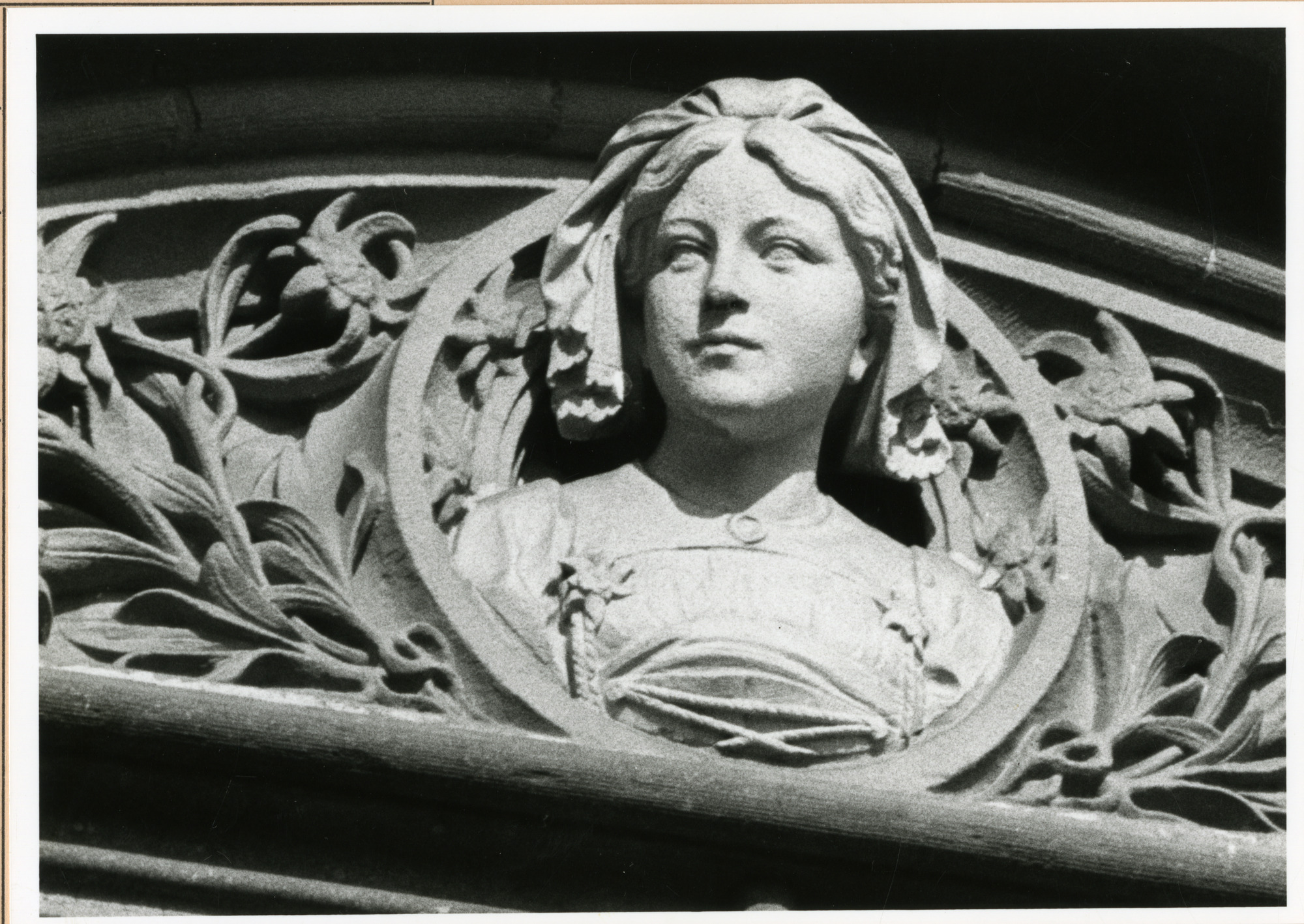 Gent: Korenmarkt: Beeldhouwwerk, 1981