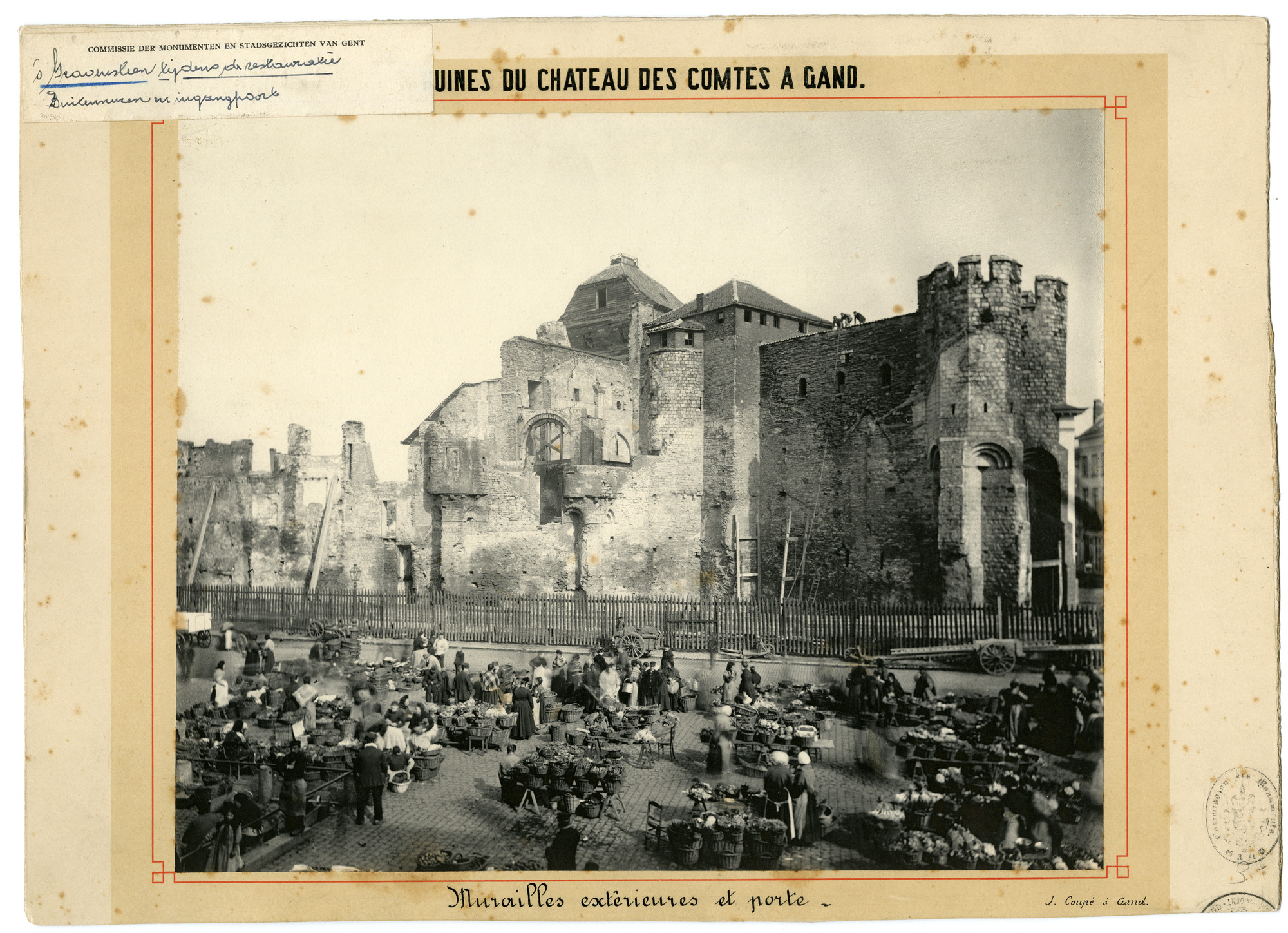 Gent: Gravensteen en Sint-Veerleplein. Restauratie van de buitenmuur en poortgebouw