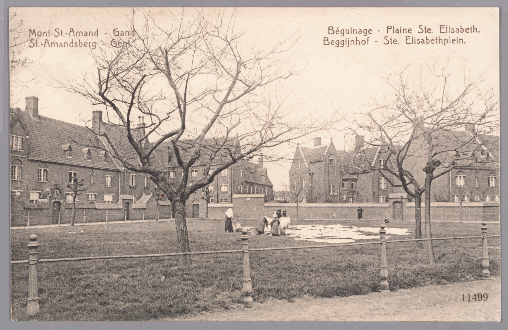 Sint-Amandsberg: Groot Begijnhof: begijnen bleken het linnen op het binnenplein